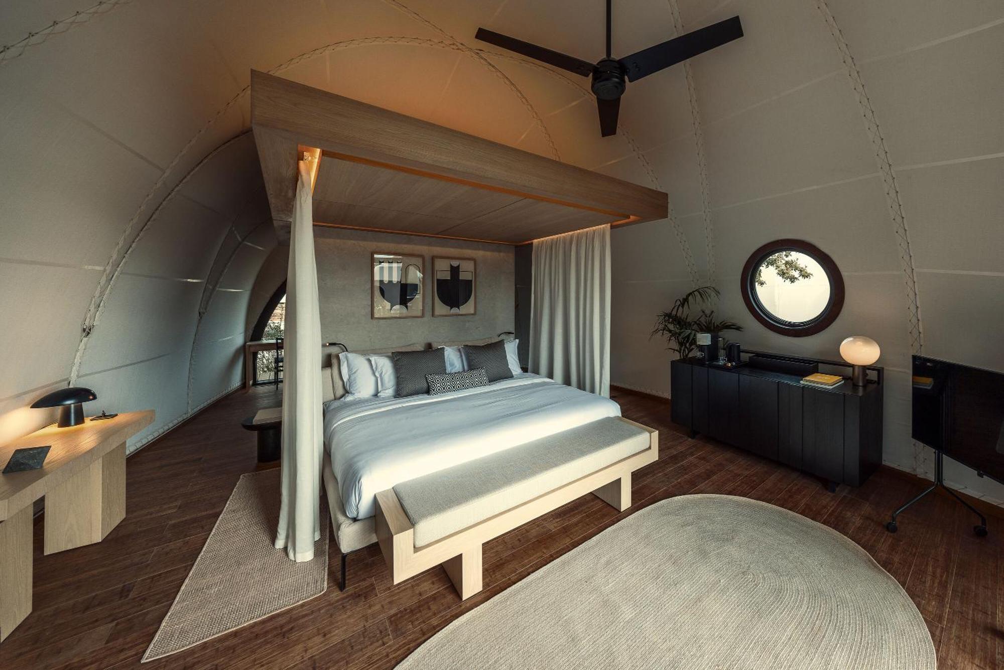 91 Riviera, The Hotel 5*