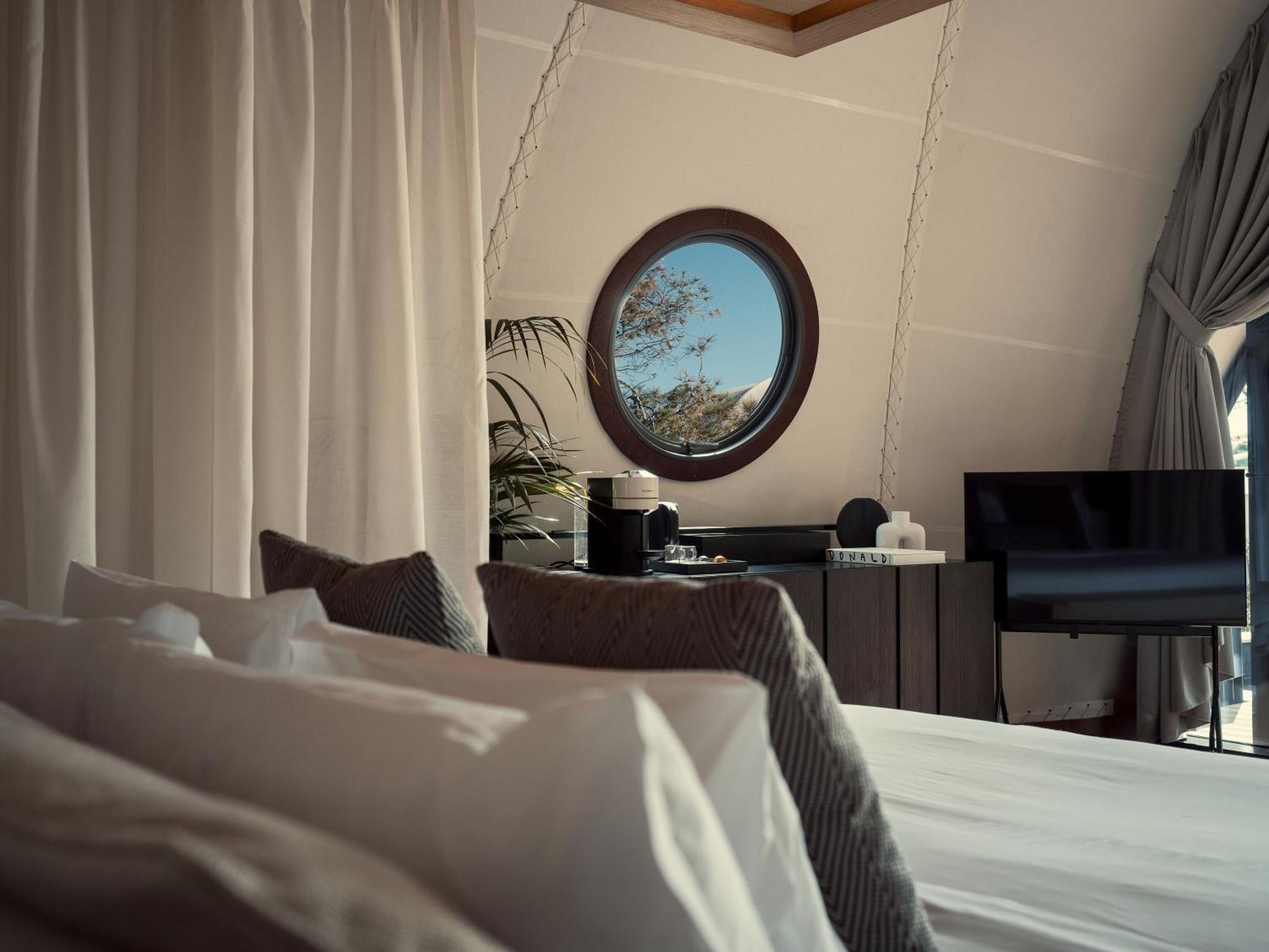 91 Riviera, The Hotel Athens